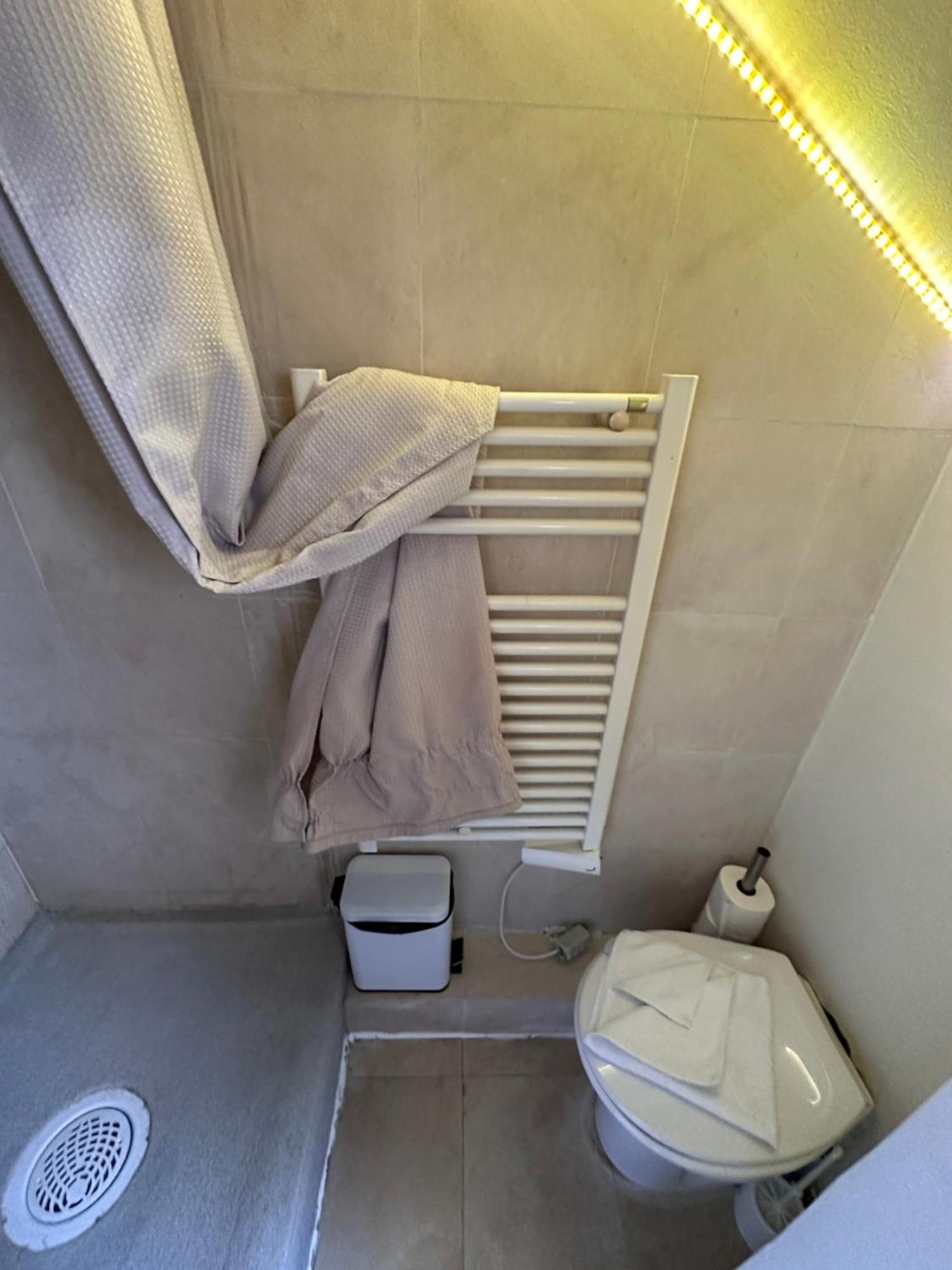 Marais Rooftop Studio - Metro Filles Du Calvaire Lejlighed Paris Eksteriør billede